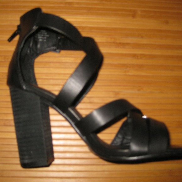 Shellys London Black Coessa Strappy Chunky Heel Sandals Size 6 NIB Open Toe - Picture 6 of 9